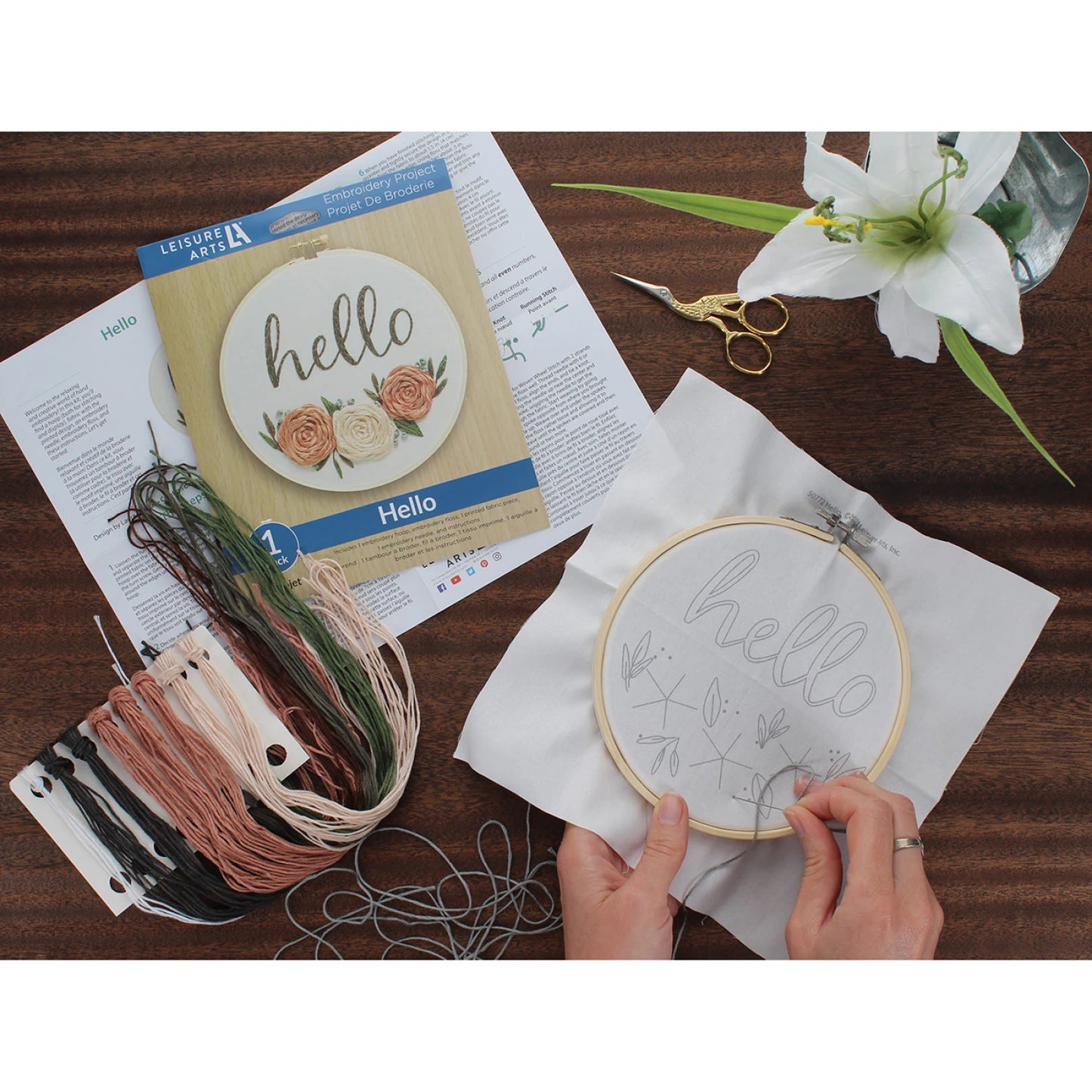 Leisure Arts Kit Embroidery 6" Hello