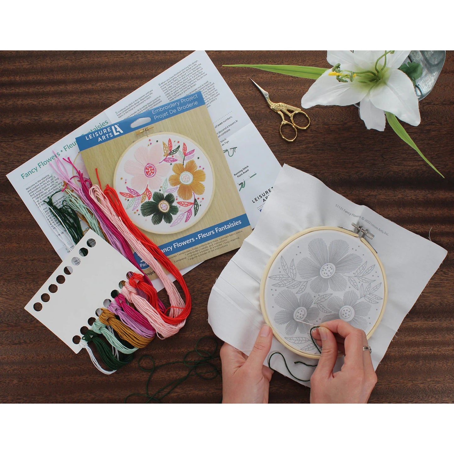 Leisure Arts Emb Kit 6" Fancy Flowers