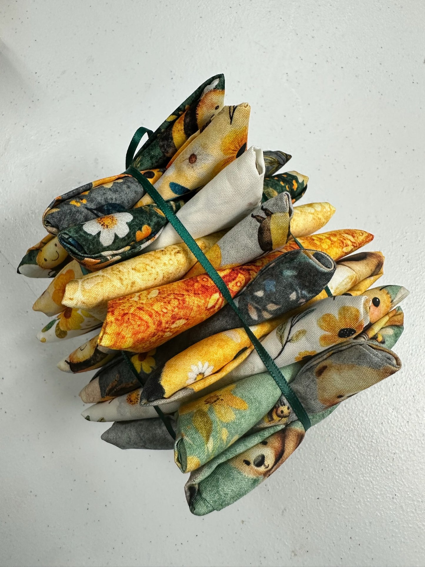FQ - 14 - Buzz Buzz Buzz - Fat Quarter Bundle