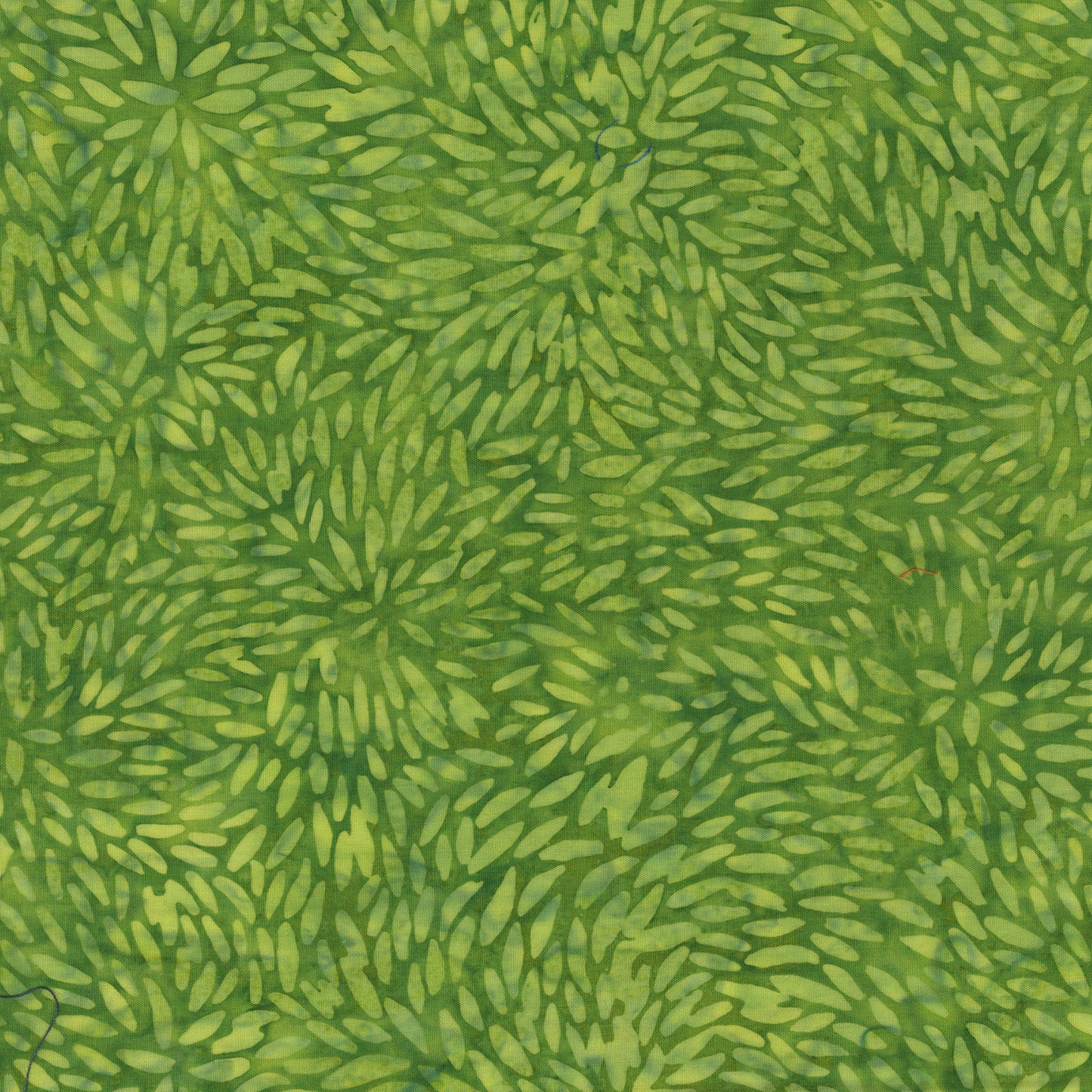 QE8: Charm - Tiny Leaves - 454Q-2 Grass - Batik