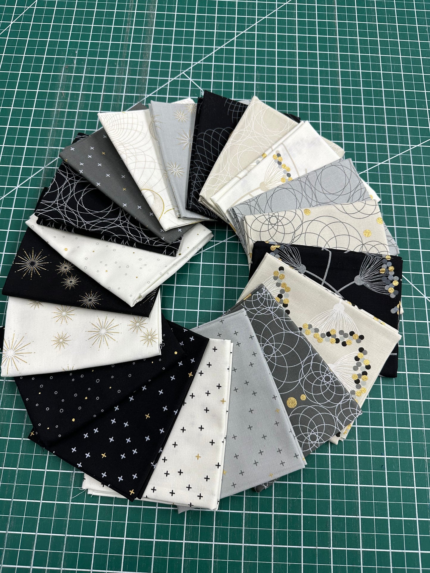 Shimmer 19 Fat Quarter