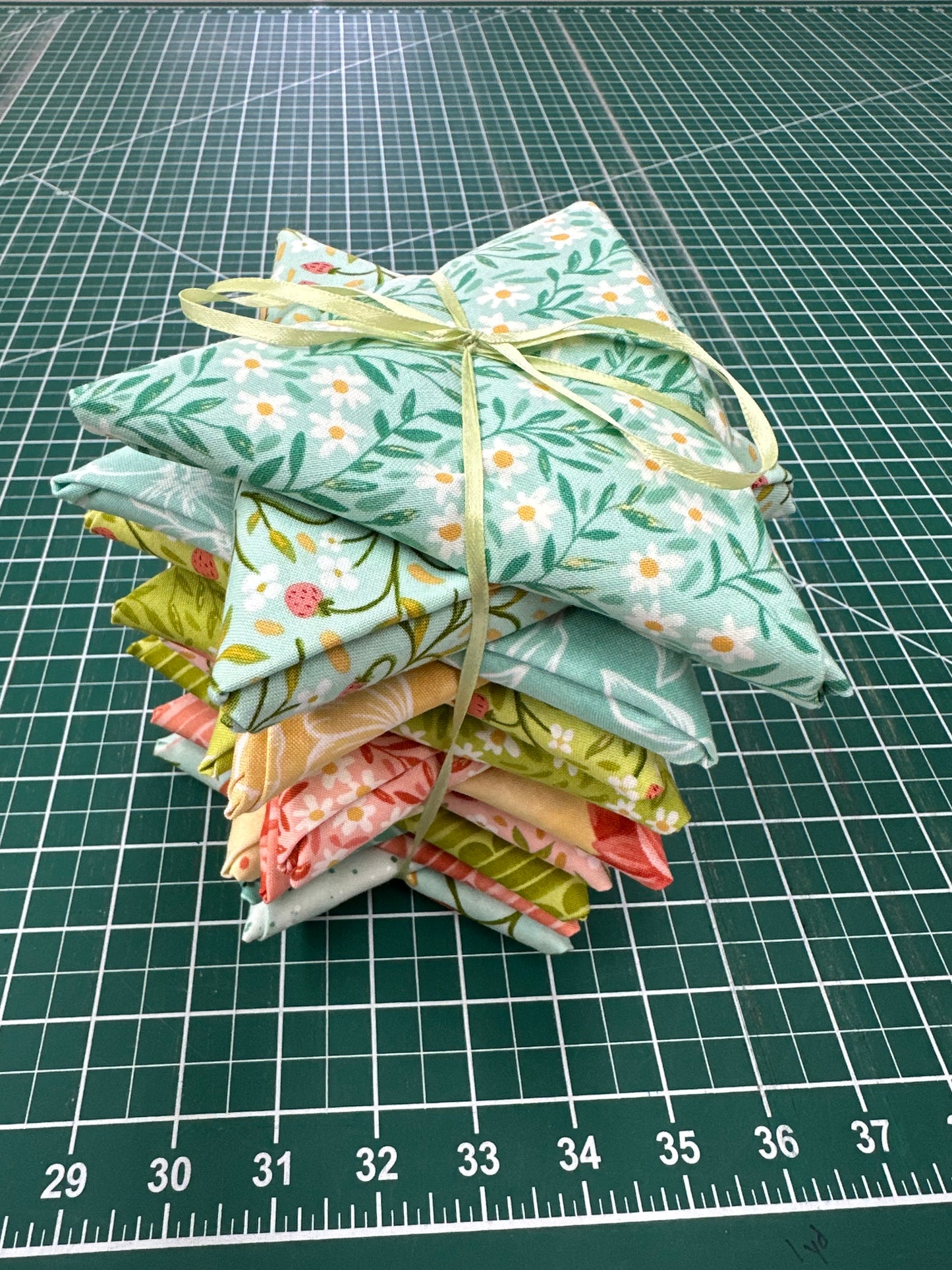 Kindred 17 Fat Quarter Bundle