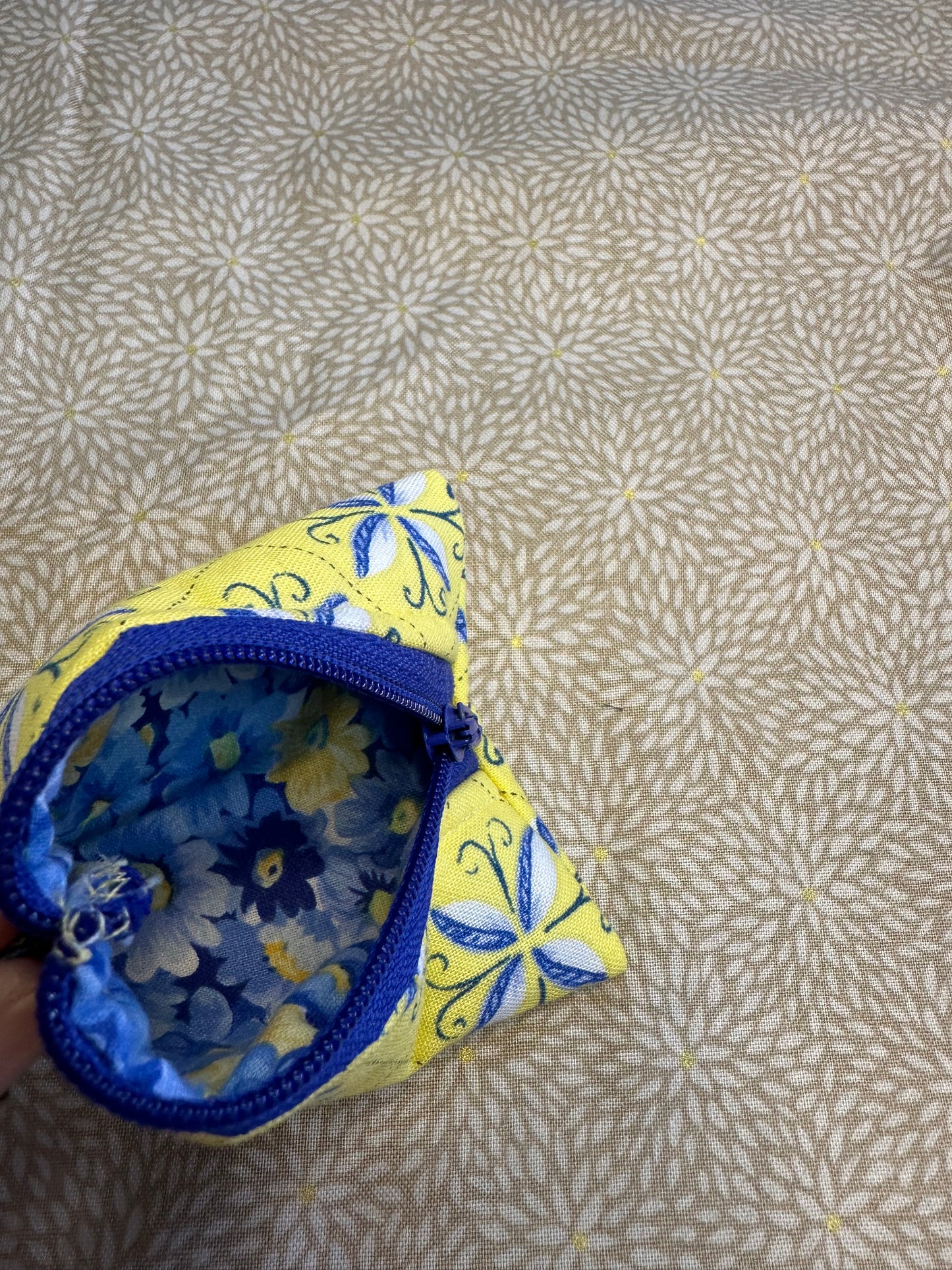 Triangle Zipper Bag TR157